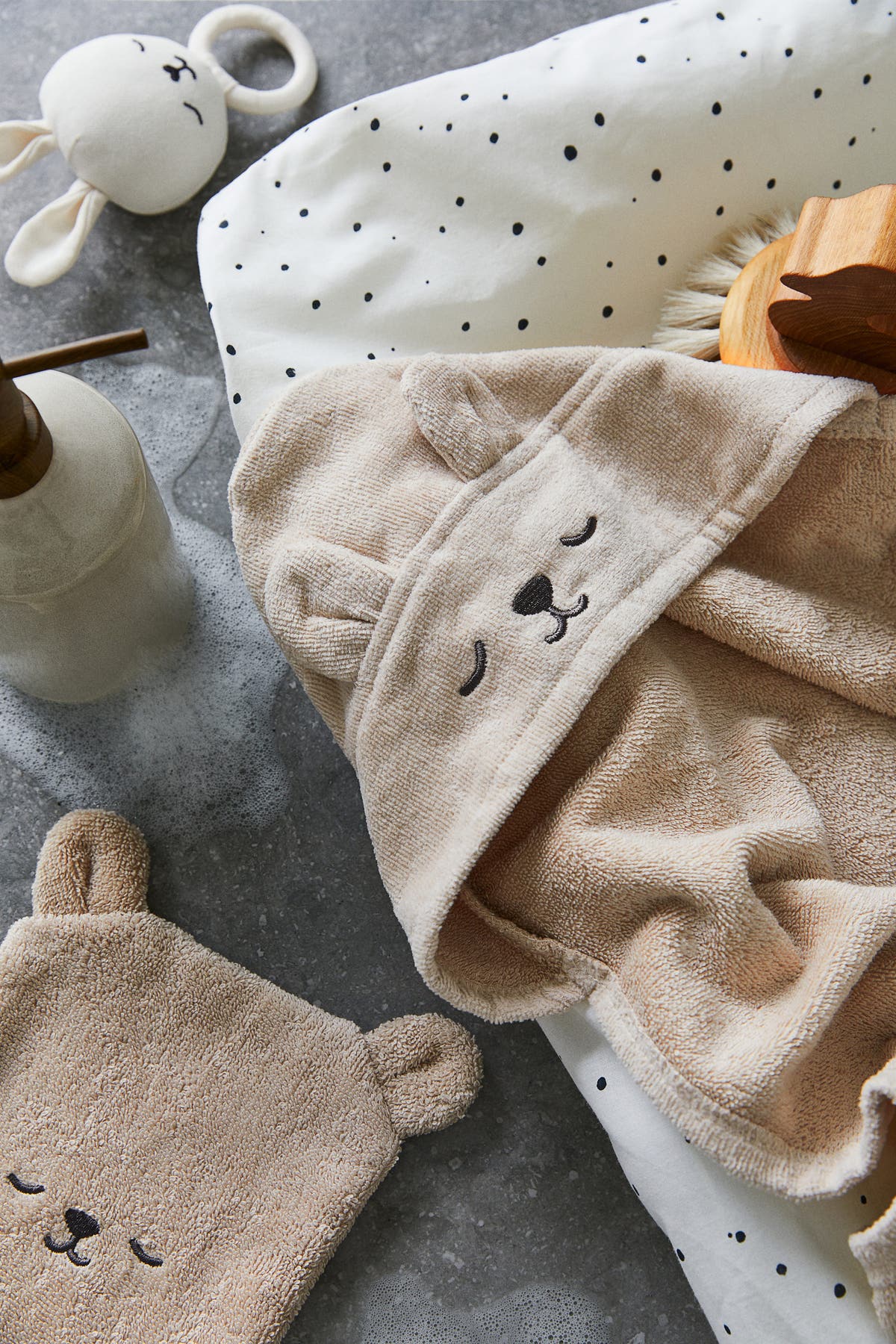 Hooded Bath Towel | H&M Kuwait